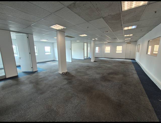 4,286M² WAREHOUSE TO LET IN LONGMEADOW